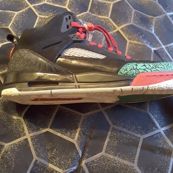 Jordan 4 - Picture 3 of 3